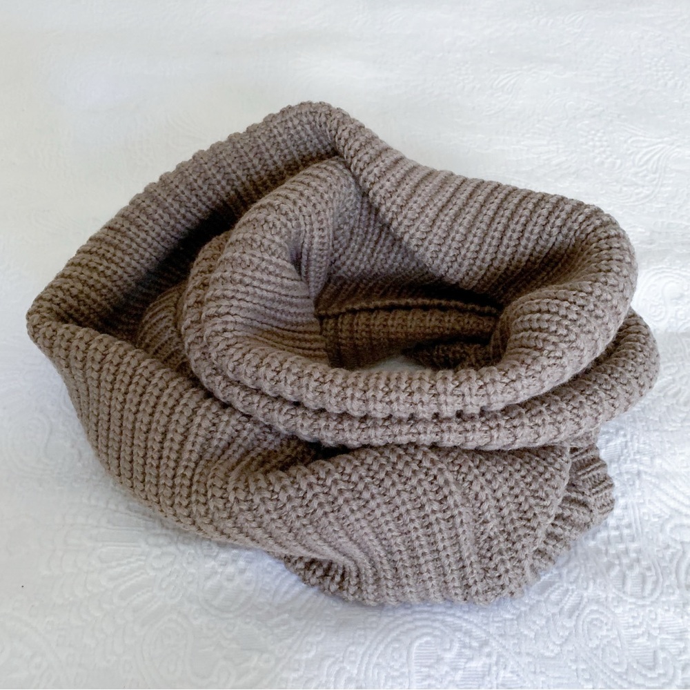 Beige Ribbed Knit Loop Infinity Scarf - Picture 4 of 4